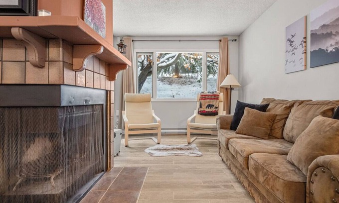 East Kootenay Apartment | Delightful On the Horizon: Slope-Side with Pet-Friendly Perks