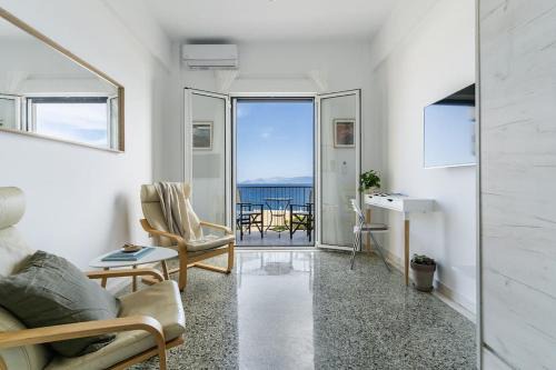 Rafina-Pikermi Apartment | Family-Friendly Escape at On The Port - Rated 9.6/10