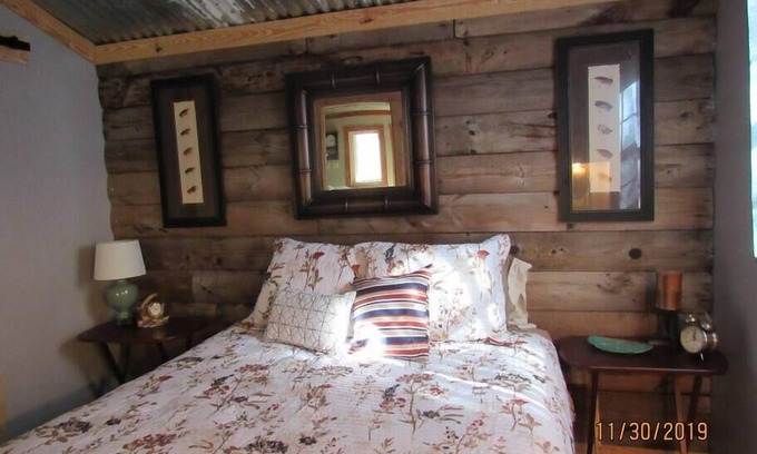 Claxton House | Idyllic On the Riverbend Cabin with Family-Friendly Amenities