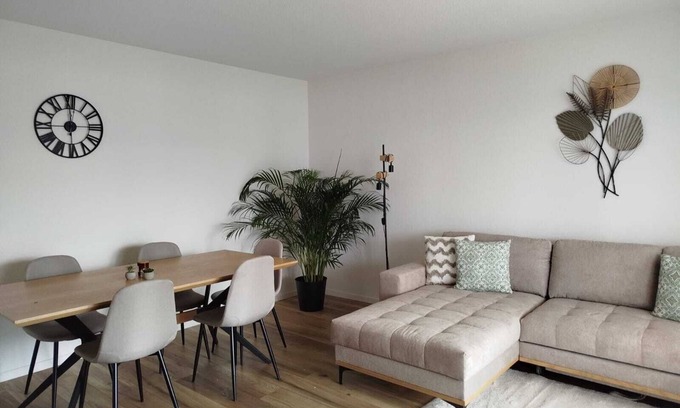 Hilterfingen Apartment | On the road to Interlaken 25min