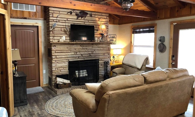 Cookson Cabin | Idyllic On The Rocks Cabin with Lake Views at Tenkiller