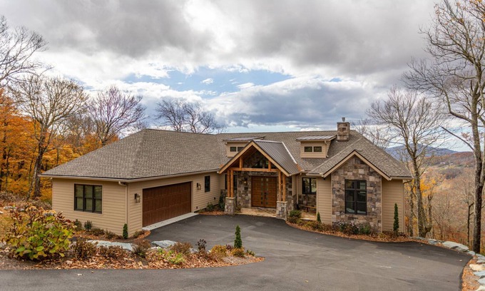 Sugar Mountain House | On The Rocks - Guest Rated 9.6 with Breathtaking Views