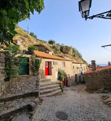 Monsanto Apartment | Family-Friendly Stay at On The Rocks with Great Reviews