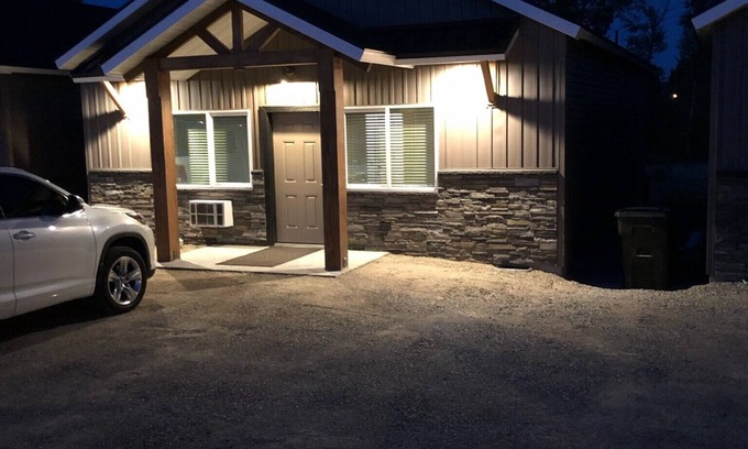 Salmon House | Cozy Cabin on the Salmon River with Kitchen Amenities
