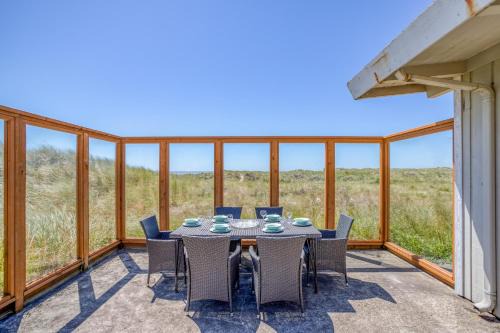 Manzanita House | On the Sand MCA 198 - Meredith Lodging