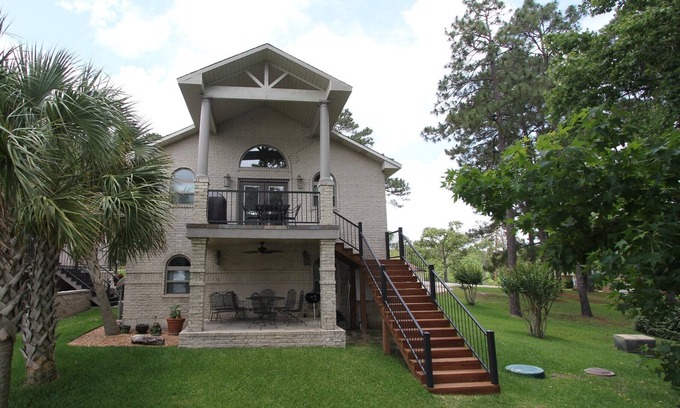 Brookeland House | Idyllic On The Water Get-A-Way in Rayburn Country
