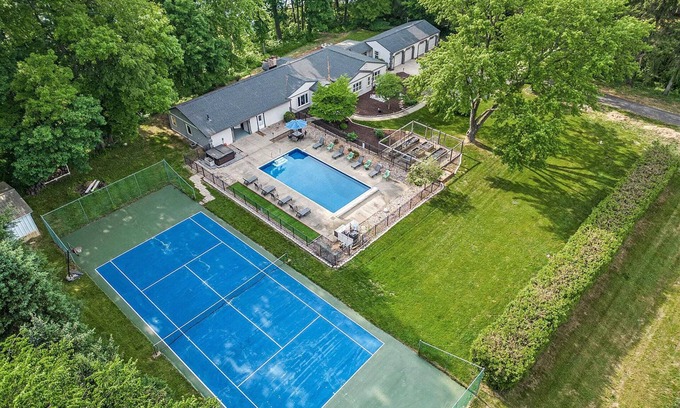 Niles House | Perfect Michigan Escape: Private Pool & Hot Tub for 16