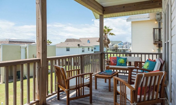 Spanish Grant Cottage | Relax at Once Upon a Tide: Oceanfront Pool & Breakfast