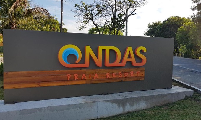 Porto Seguro Apartment | Discover ONDAS PRAIA RESORT: Family-Friendly with Pool & Hot Tub