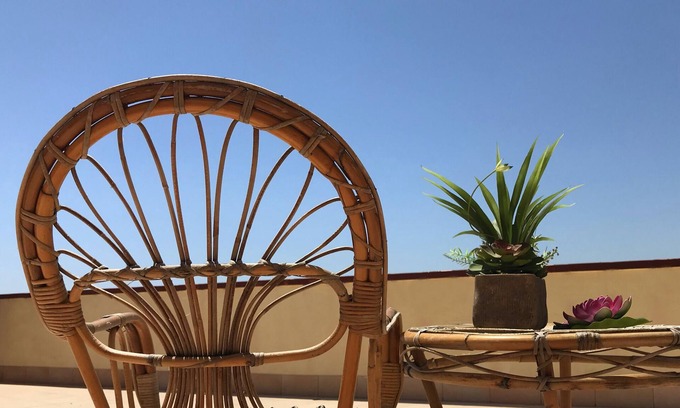 Le Castella Apartment | Cozy Onde Blu Apartment N1 with Terrace & Pet-Friendly Perks