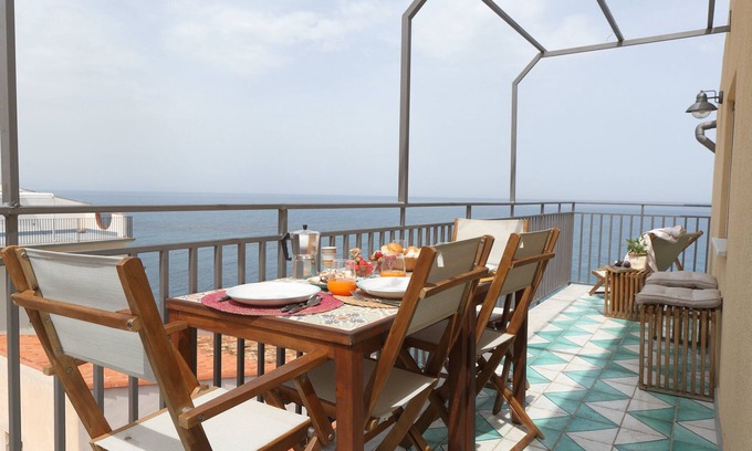 Old Town Apartment | Oceanfront Ondina: Guest Rated 10/10 with Breakfast Included