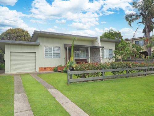 Crescent Head House | Pet-Friendly Ondine: Family Fun at 4 Belmore Street