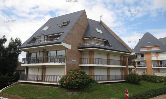 Le Crotoy Apartment | ONDINES1: Beautiful Apartment with Marina Views & Pet Friendly