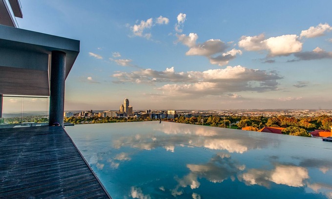 Greater Johannesburg Metropolitan Area Apartment | Discover One and Only Jozi: Family-Friendly with Spa & Pool