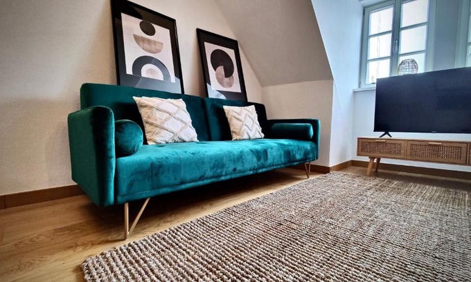 Coburg Apartment | Cozy Apartment in Central Alberstplatz with Family Amenities