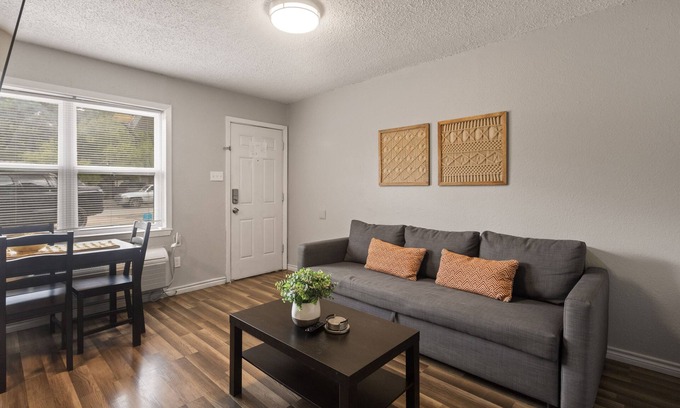 Central Arlington Apartment | Ideal One-Bedroom Apartment with Full Kitchen Near AT&T Stadium