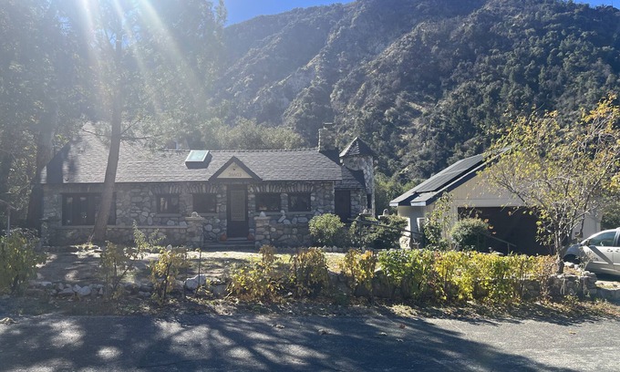 Mentone Cottage | Charming One Bedroom Cottage in California National Forest