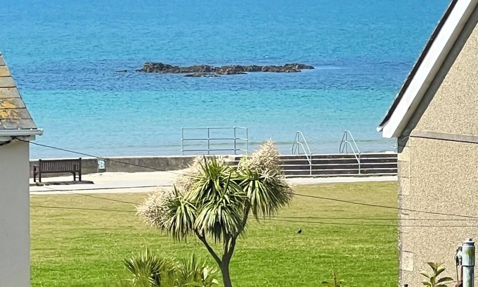 Marazion Apartment | Beautiful Apartment with Balcony Near Beach & Town - 9.8/10