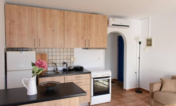 Papastavraiika Apartment | Cozy One Bedroom Retreat: Perfect for Families