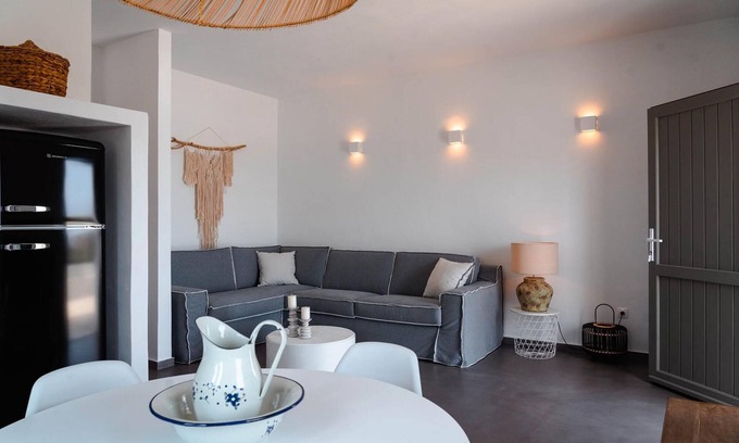 Exomvourgo Apartment | Stylish One Bedroom Apartment by Living Blue Tinos