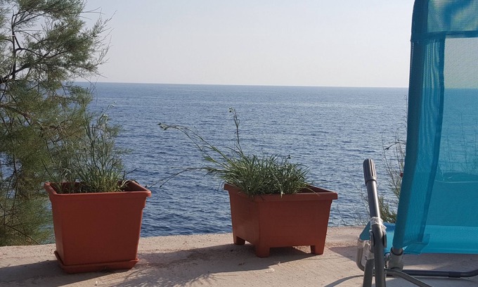 Orebic Apartment | Beachside One Bedroom Apartment with Ocean View in Potočine