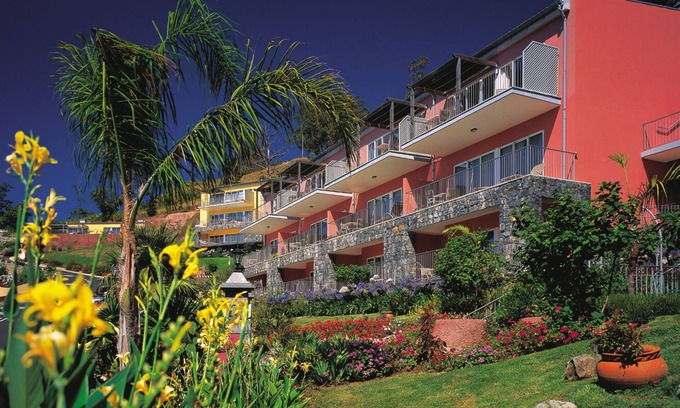 Camara de Lobos Apartment | Scenic One Bedroom Apartment at Cabo Girão with Pool Access