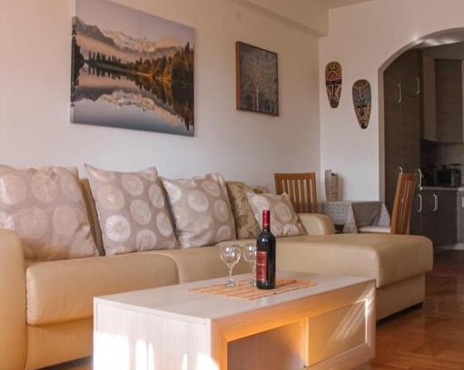 Rozino Apartment | Oceanview Apartment with Child-Friendly Amenities