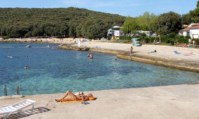 Vosteni Apartment | Cozy One Bedroom Apartment with Terrace in Sveti Lovreč