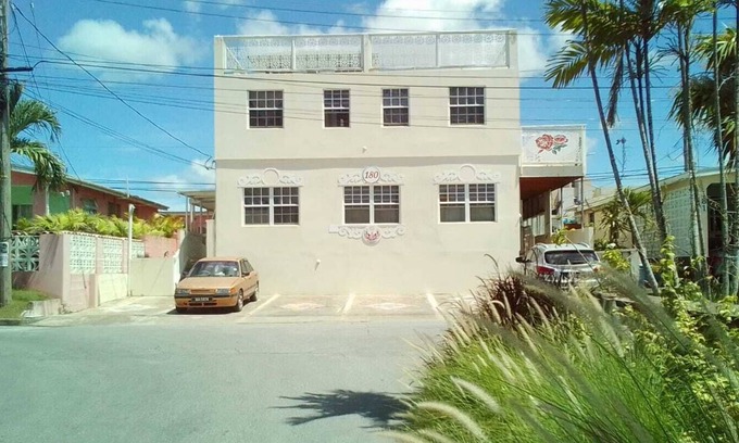 Pine Gardens Apartment | Cozy One Bedroom Apartment in Peaceful Warrens Location