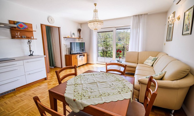 Podcetrtek Apartment | Cozy One Bedroom Apartment with Terrace & Family-Friendly Amenities