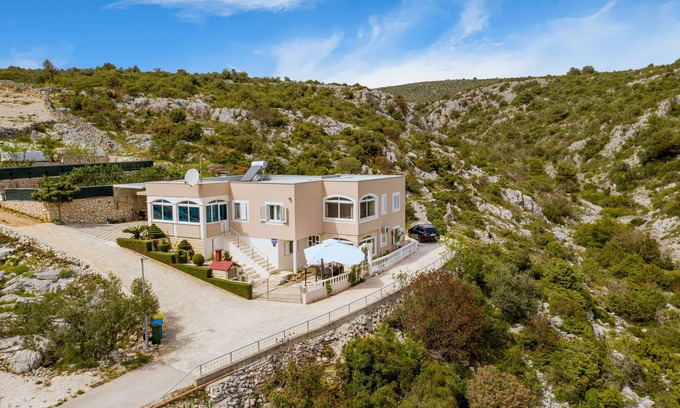 Podglavica Apartment | Oceanfront One Bedroom Apartment with Balcony in Rogoznica