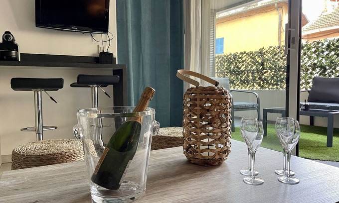 California - Pezou Apartment | Cozy One Bedroom Apartment with Pool Near Croisette & Sea