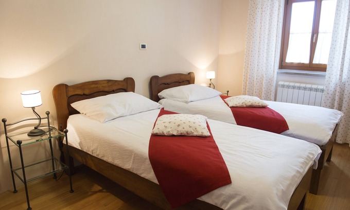 Lokev Apartment | Cozy One Bedroom Apartment at Guesthouse Muha, Pet Friendly