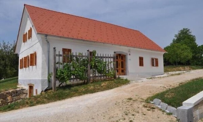 Skocjan Apartment | Cozy One Bedroom Apartment with Kitchen for Two Guests