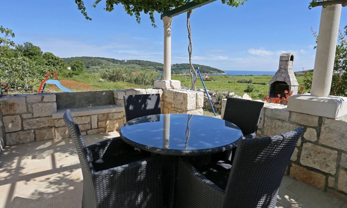 Vela Glavica Apartment | Seaside One Bedroom Apartment with Terrace in Lumbarda