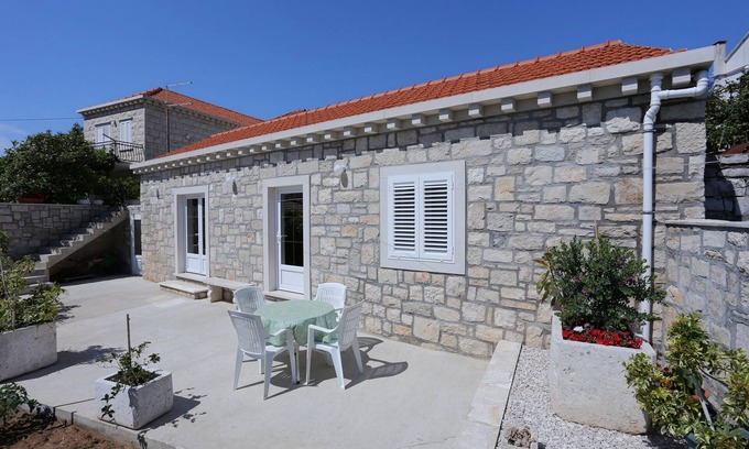 Lumbarda Apartment | Oceanfront One Bedroom Apartment with Terrace in Lumbarda