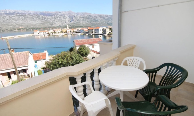Vinjerac Apartment | Seaside Retreat: One Bedroom Apartment with Terrace in Vinjerac