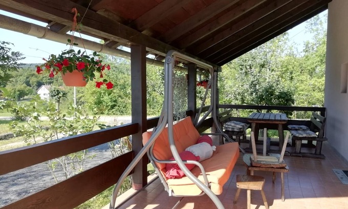 Ostarski Stanovi Apartment | Inviting One Bedroom Apartment with Terrace in Plitvice