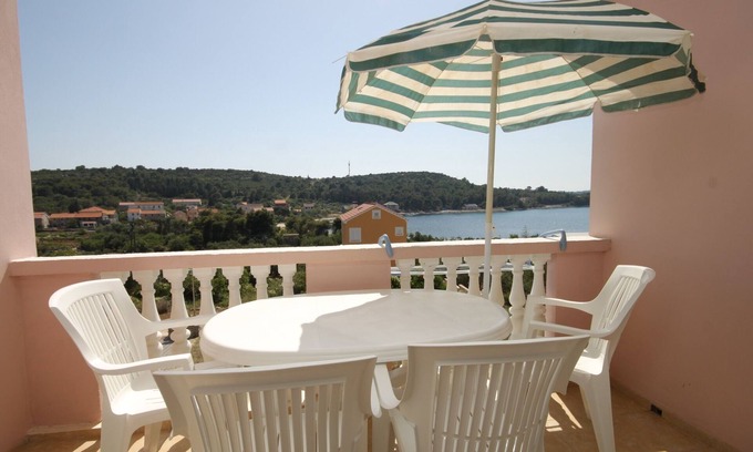 Soline Apartment | Idyllic One-Bedroom Apartment with Sea View in Cove Soline