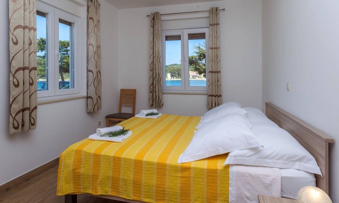 Veli Rat Apartment | Cozy One-Bedroom Apartment Steps from Veli Rat Beach