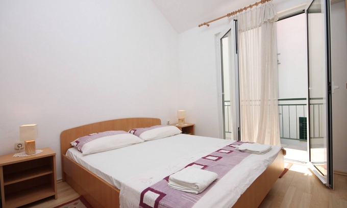 Zaostrog Apartment | Cozy Beachfront One Bedroom Apartment in Zaostrog