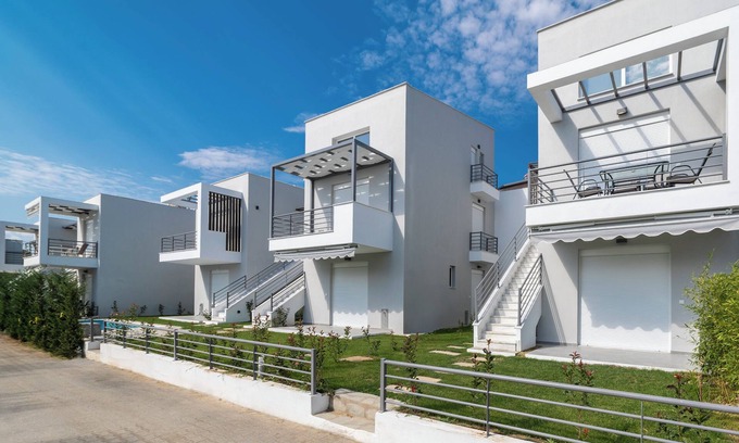 Ofrinion Apartment | Stylish One Bedroom Apartment in Kleoniki & Irida Complexes