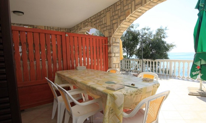 Zdrelac Apartment | Cozy One Bedroom Apartment Steps from Ždrelac Beach