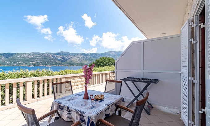 Cove Tri Zala (Zrnovo) Apartment | Beachside One Bedroom Apartment in Tri Žala, Korčula