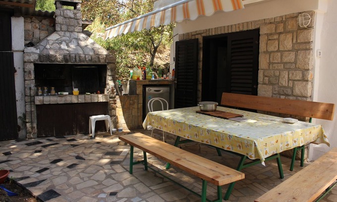 Artatore Apartment | Cozy One Bedroom Apartment Steps from Artatore Beach