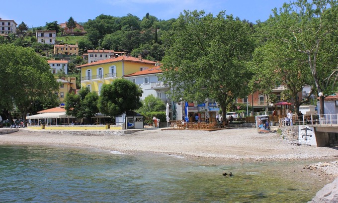 Ika Apartment | Beachfront One Bedroom Apartment in Ika, Opatija
