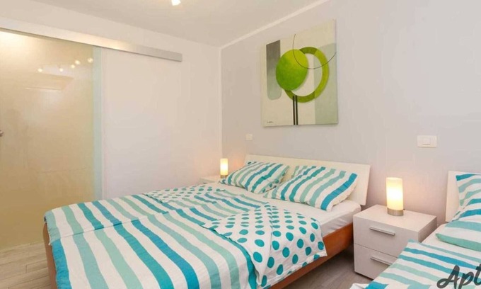 Portoroz Apartment | Top-Rated One Bedroom Apartment with Terrace in Portoroz