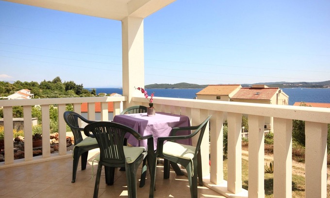 Kuciste Apartment | Pet-Friendly One Bedroom Apartment with Sea View in Kučište