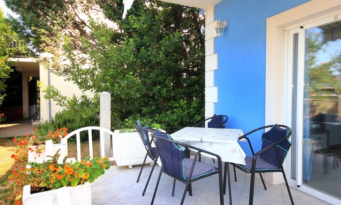 Cove Tri Zala (Zrnovo) Apartment | Cozy One Bedroom Apartment with Terrace in Viganj