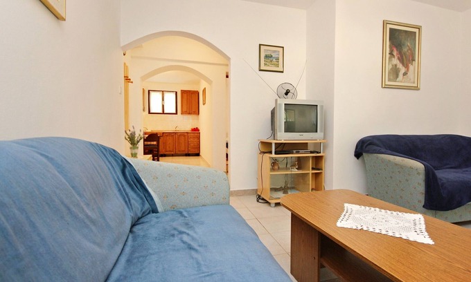 Loviste Apartment | Unforgettable Oceanfront Apartment with Terrace in Lovište